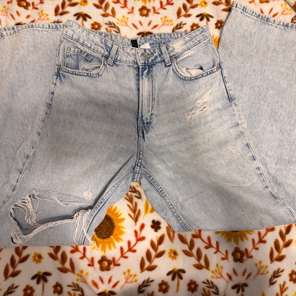 H&M Light Blue Distressed Women Jeans - Picture 2 of 4